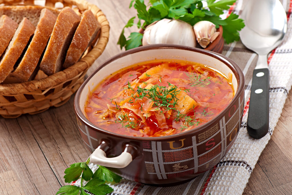 Борщ український класичний| ©freepik.com| tviyden.com