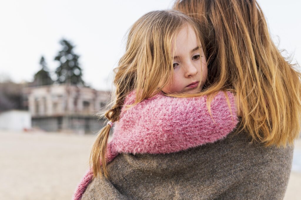 дитина війна підтримка мама |©freepik.com| tviyden.com